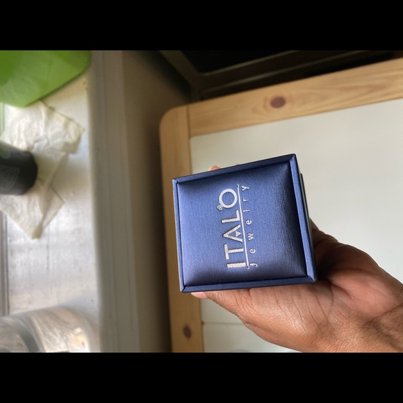 🔥ITALO CLASSIC🔥4 WHITE SAPPHIRE STUD EARRINGS - Picture 6 of 9